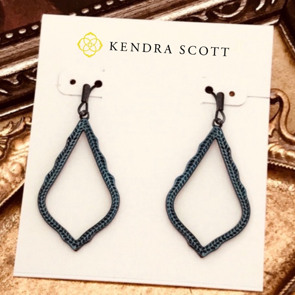 KENDRA SCOTT • Sophia Drop Earrings In Navy